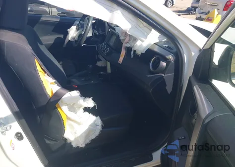 2017 Toyota Rav4 Le z USA, uszkodzony, nr VIN JTMZFREV8HJ124053